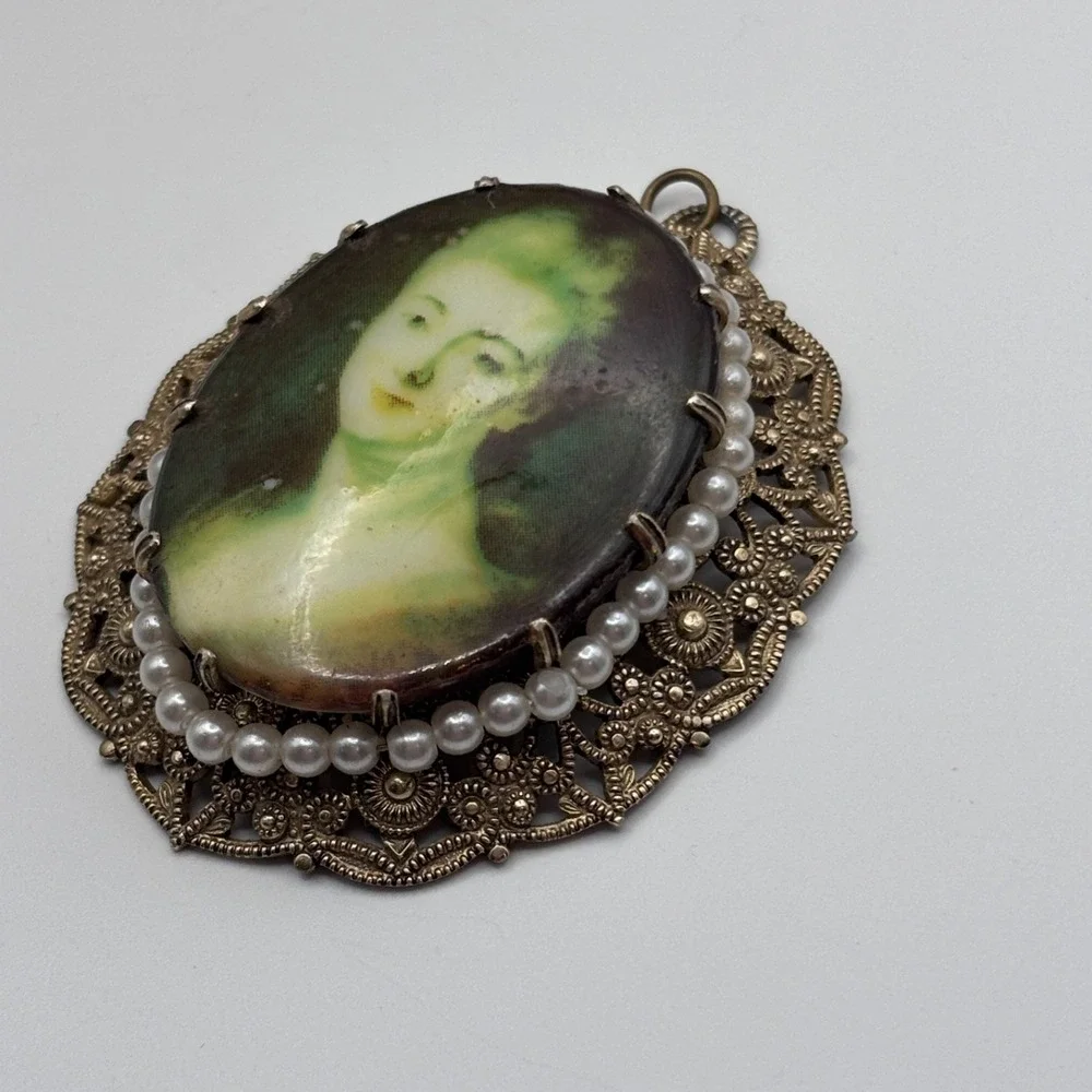 Vintage Painted Filigree Pendant West Germany Gold Tone Beaded 2.25